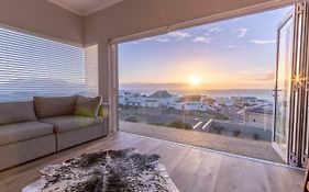 Small Bay Beach Suites